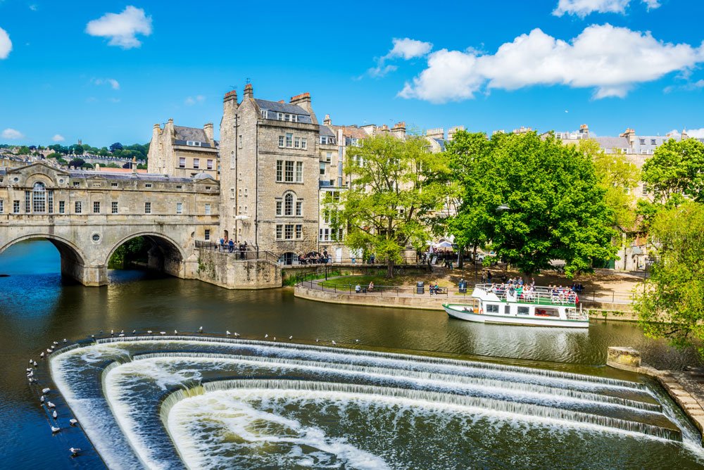 Pulteney Bridge in Palladian style crossing the River Avon in Bath, Somerset